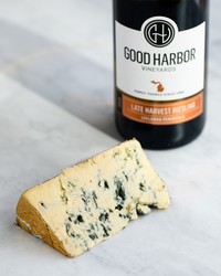 Good Harbor Vineyards Late Harvest Riesling with Irish Blue Cheese